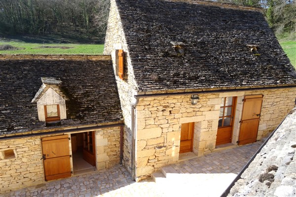 annex with two rooms , shower room and toilet